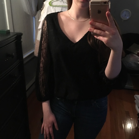 Alice + Olivia Tops - Alice + Olivia Lace-Sleeved Blouse Sz M